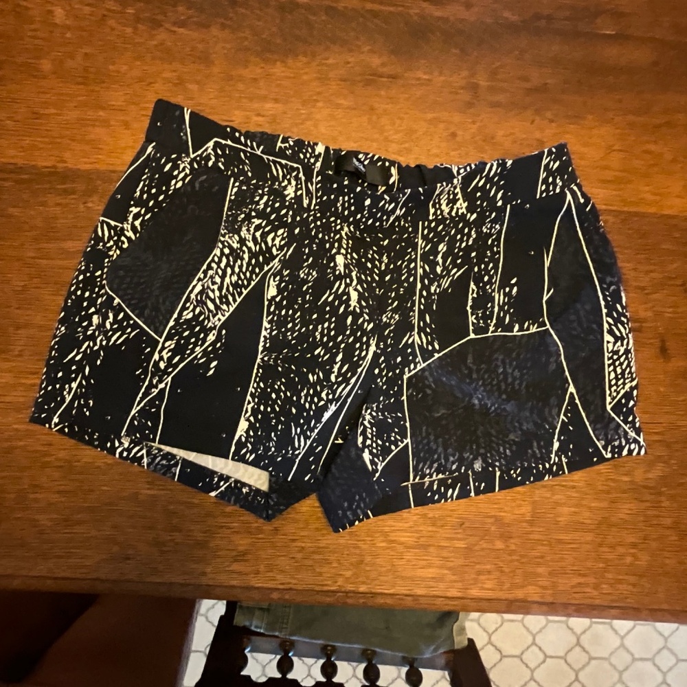 Mossimo ladies/juniors S/P blue and white shorts